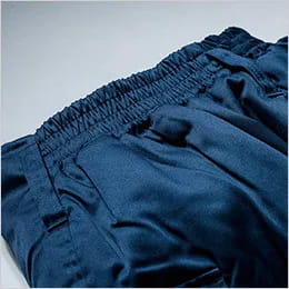 ウエストは脇ゴム仕様